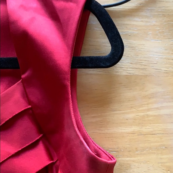 Sleeveless red satin cocktail dess - Picture 3 of 6